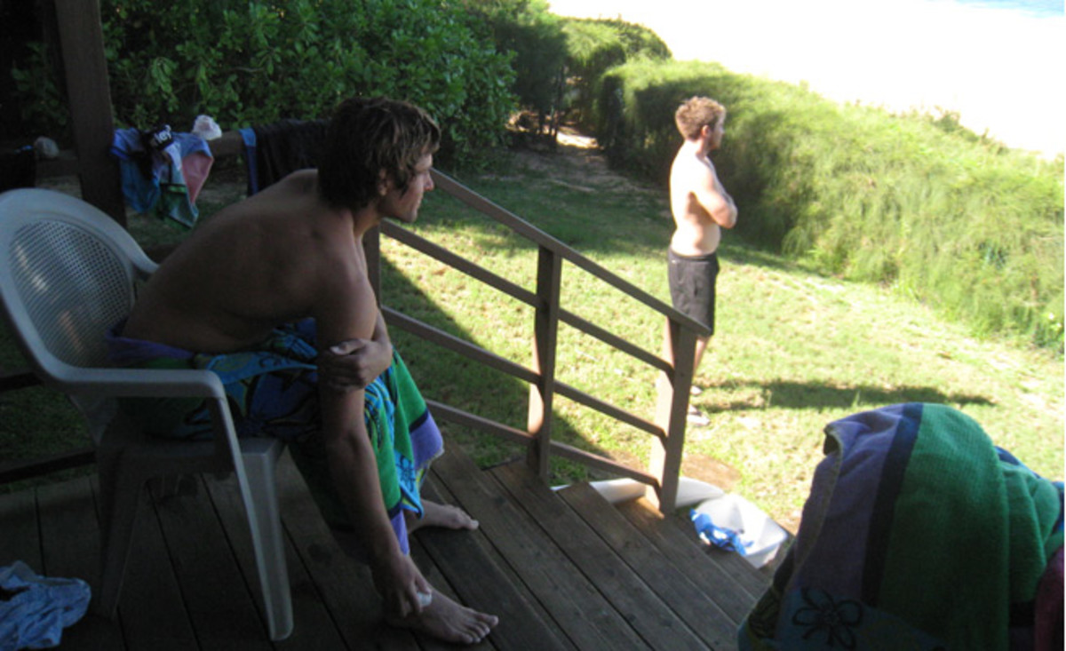 t-1 Dillon Perillo ices his ankle at the SURFING Magazine house.