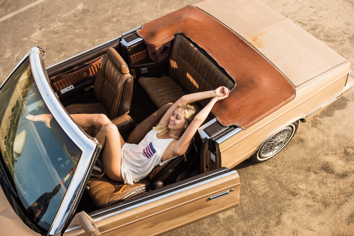 Girl In A Shirt: Alexis Ren
