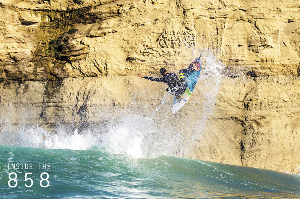 Filipe Toledo gives the paragliders at Blacks a lesson in hang time. Photo: Canavarro