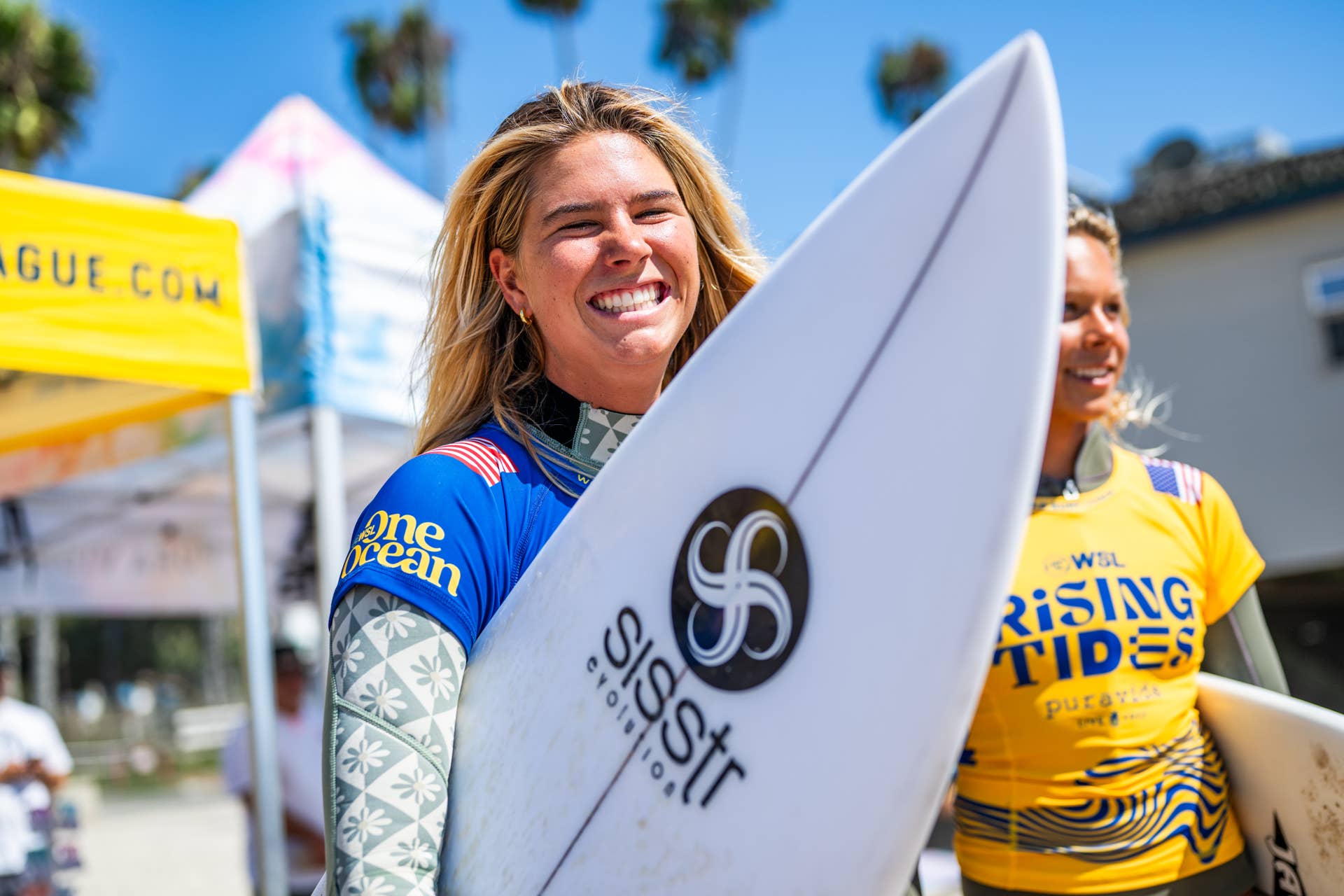 2001年　SURFER OF THE YEAR 　盾 2024-wsl-rookie-of-the-year-