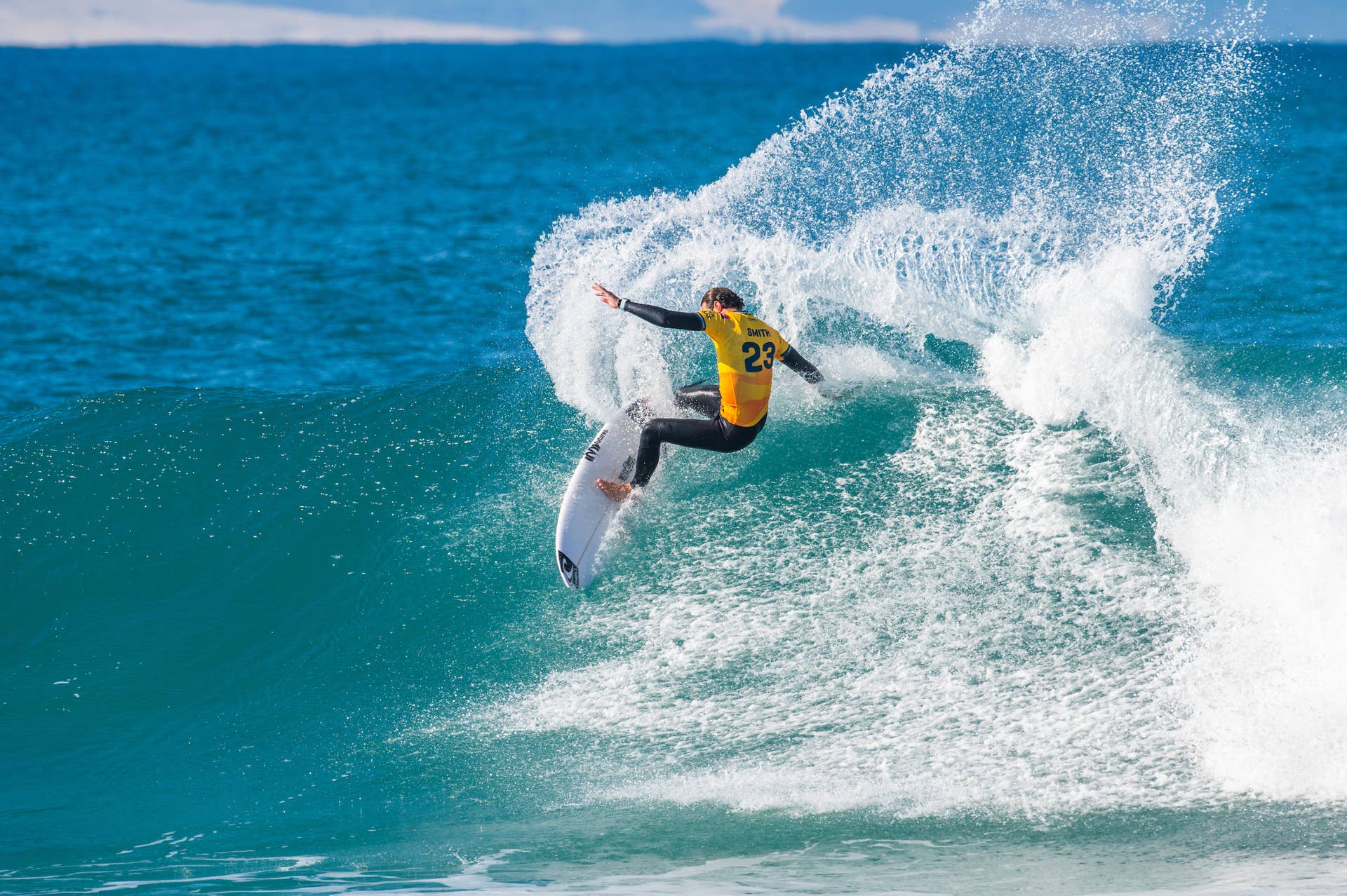 J-Bay 2025: Jordy Smith Survives, World Champs Advance - Surfer
