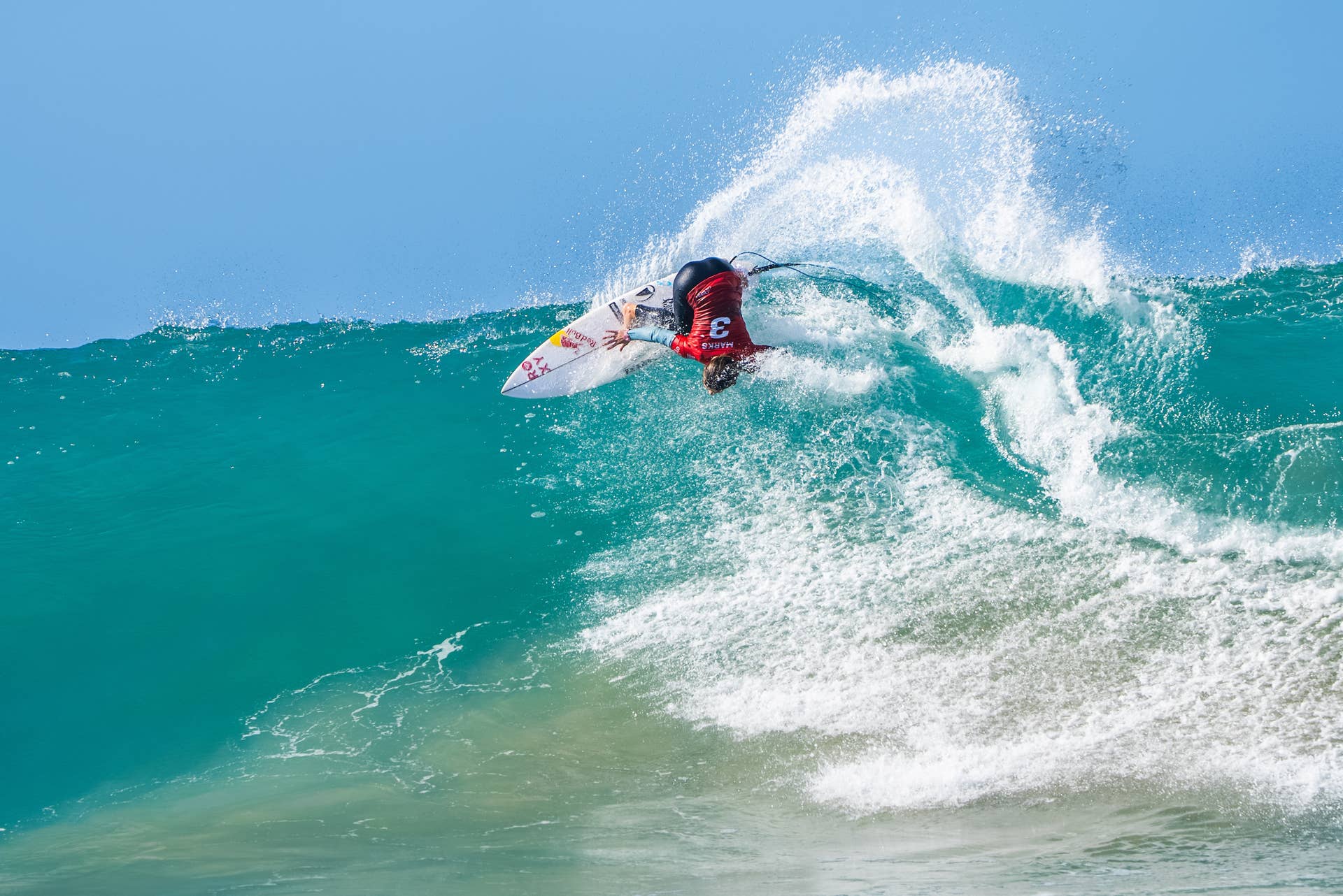 J-Bay 2025: Jordy Smith Survives, World Champs Advance - Surfer