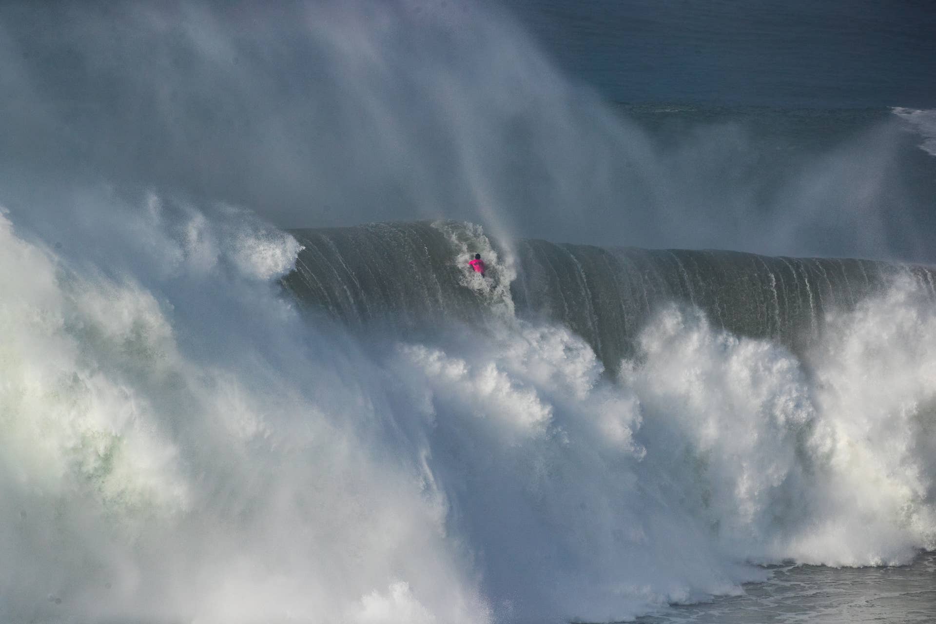 Nazaré Mayhem: Power Outage & 60-Foot Surf at Nazaré Challenge 