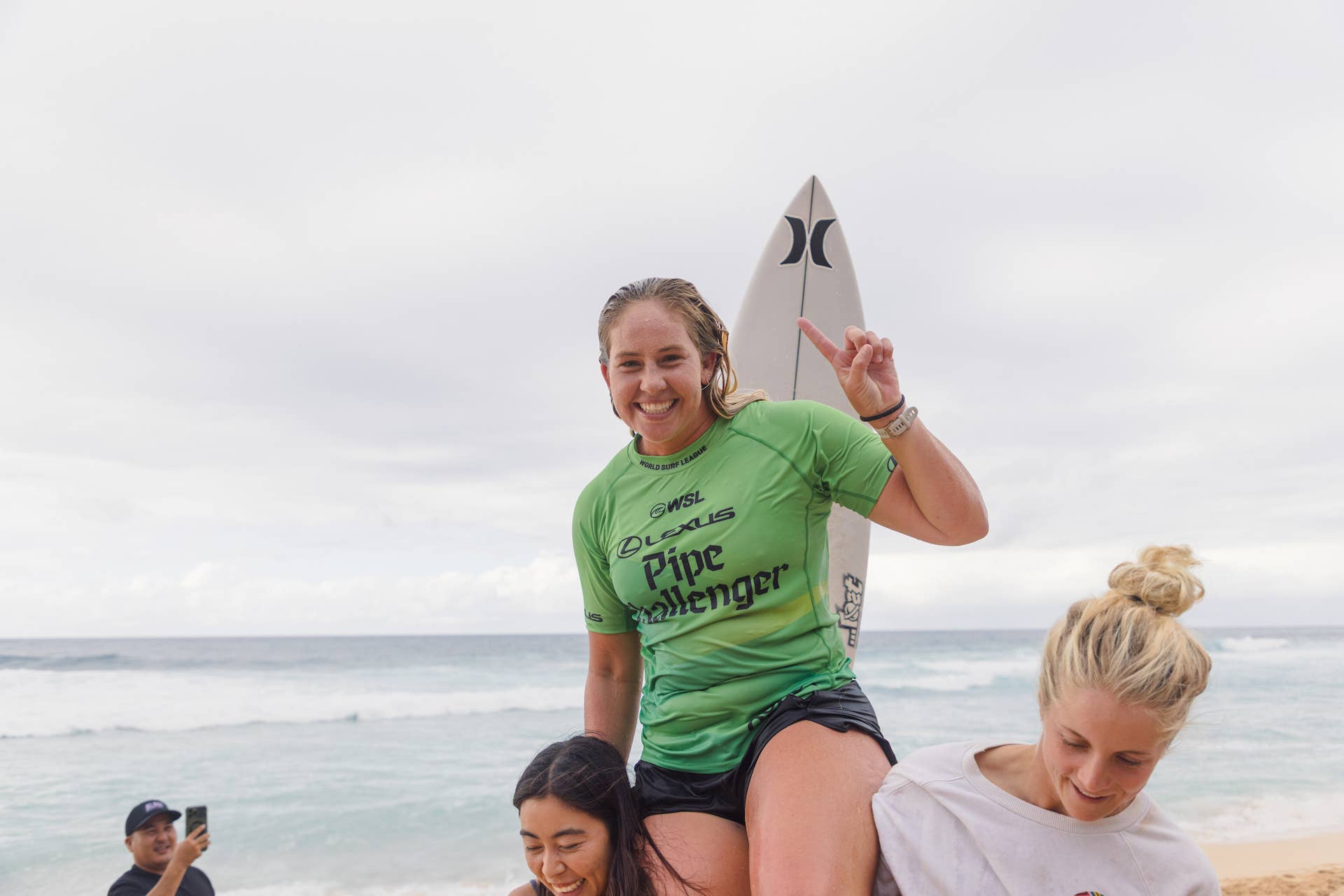 Gallery: Gabriela Bryan Wins Lexus Pipe Challenger - Surfer