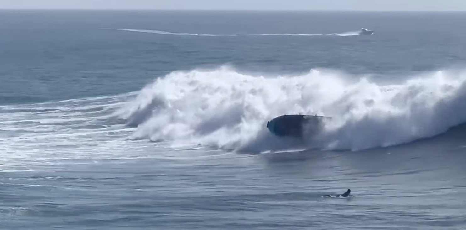 Boat Capsizes with Family of 6 During Big Swell at Steamer Lane