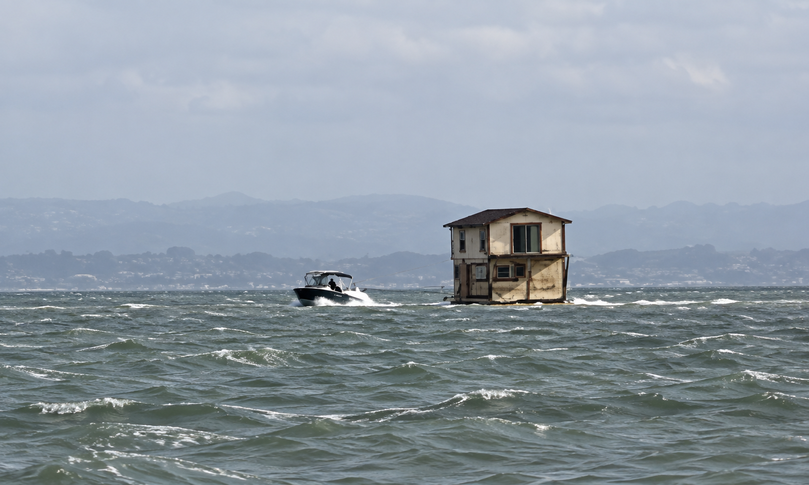 Two-Story House Tows Across San Francisco Bay and Fishermen Are Baffled (Video)