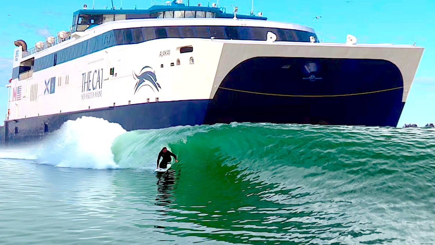 Watch: Historic 6-Foot Boat Wave Produces Freakishly Perfect Barrels