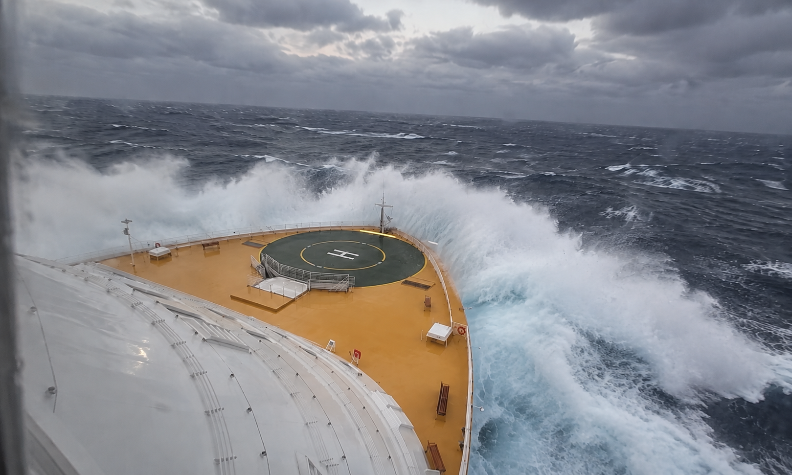 Wave Pool Mag Watch: 20ft Waves Slam Cruise Ship During Brutal Nor’easter - Surfer