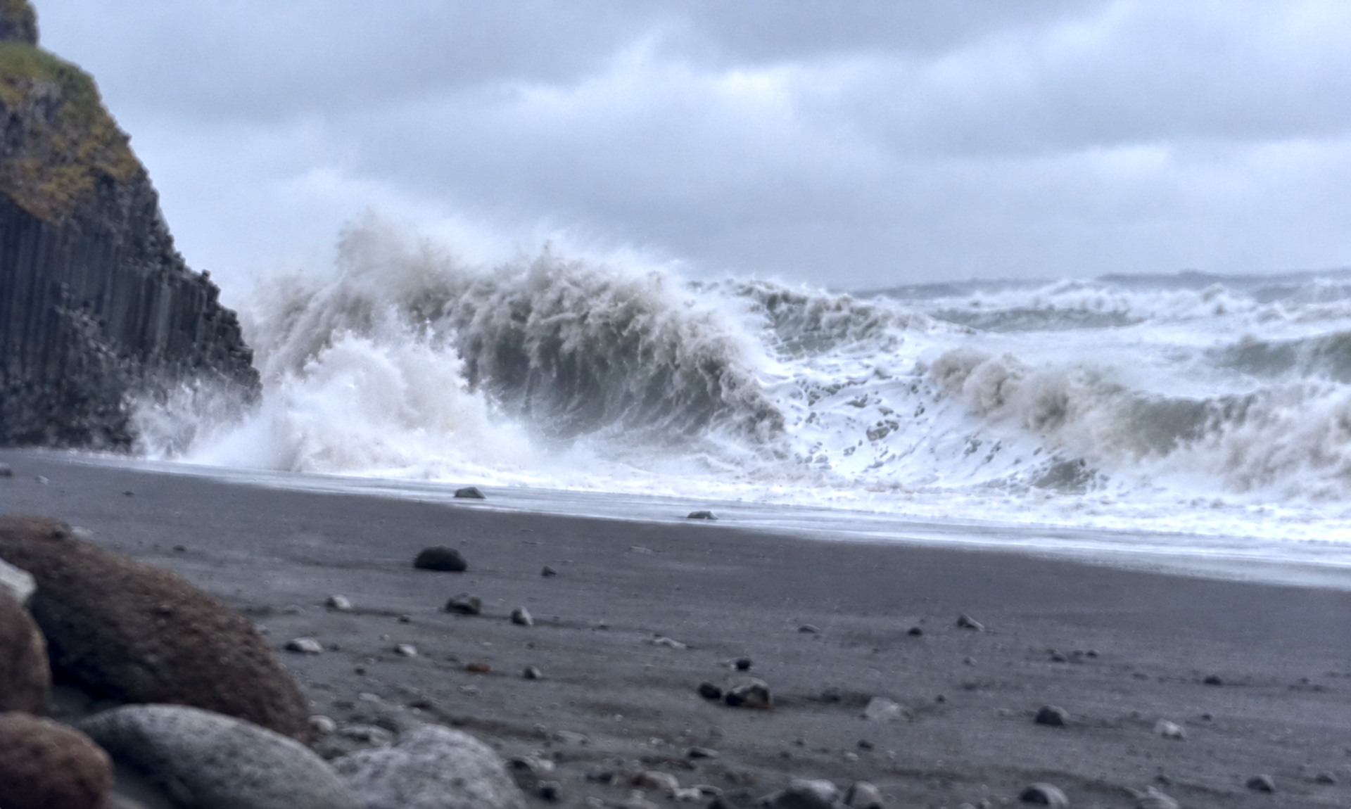 Sneaker Wave Slams Family at Iceland’s Deadliest Beach in Harrowing New Footage (Video)