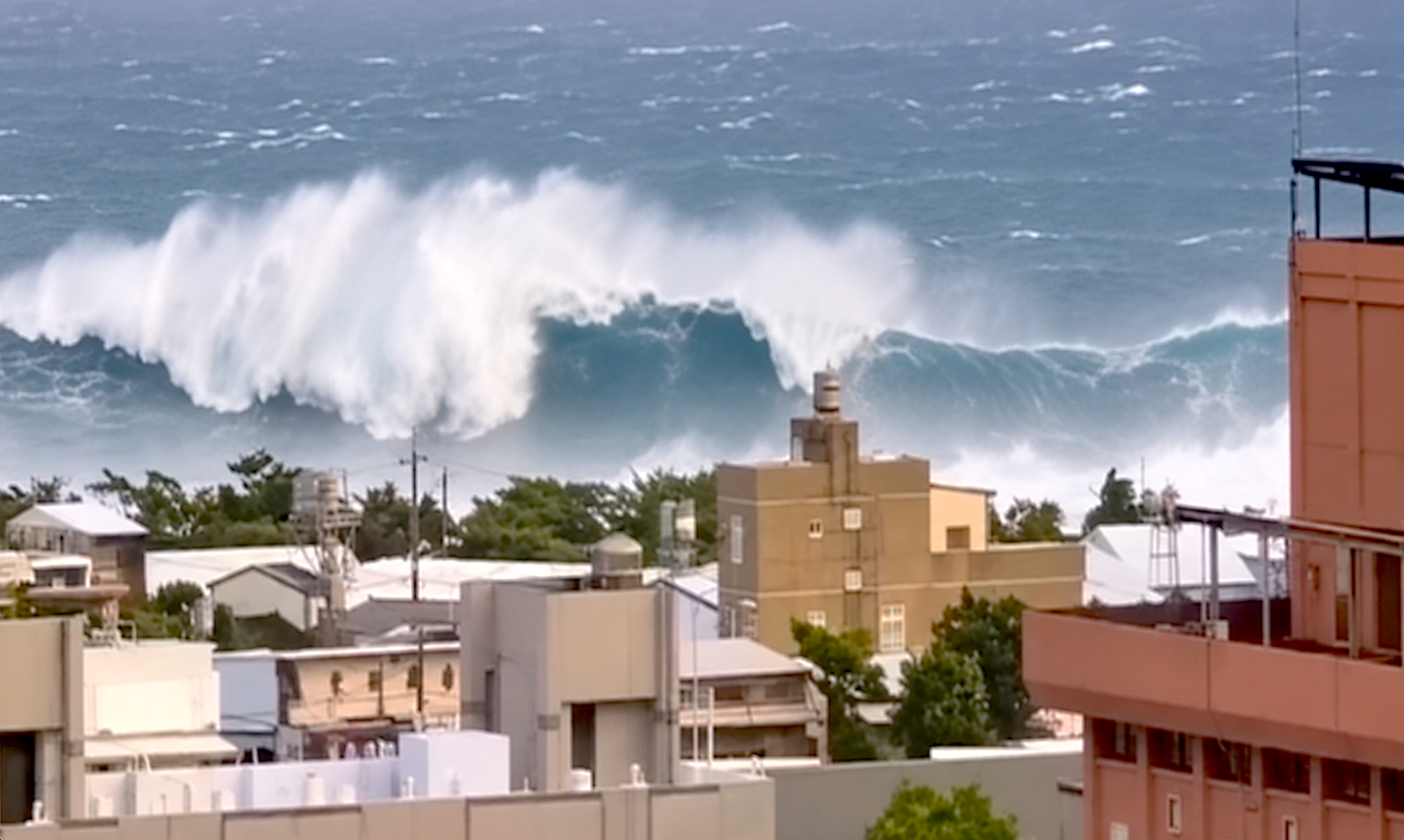 Wave Pool Mag Super Typhoon Champi’s 20-Foot Waves Pummel Taiwan (Video) - Surfer