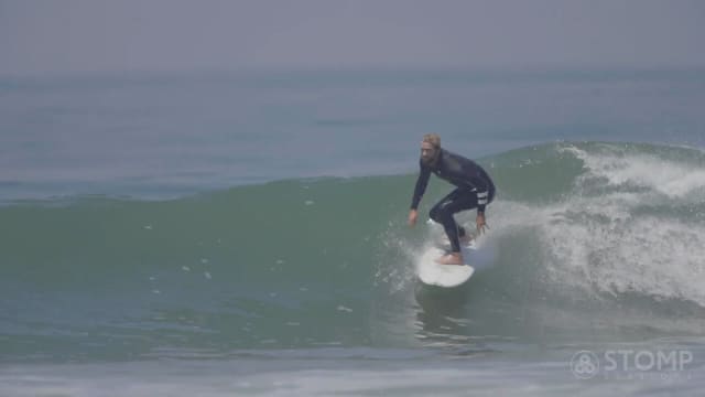 How to Surf / The Complete Beginner's Guide to Surfing