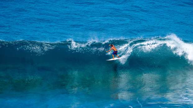 Rafael Cursino Rodrigues surfs a highline at Honolua Bay