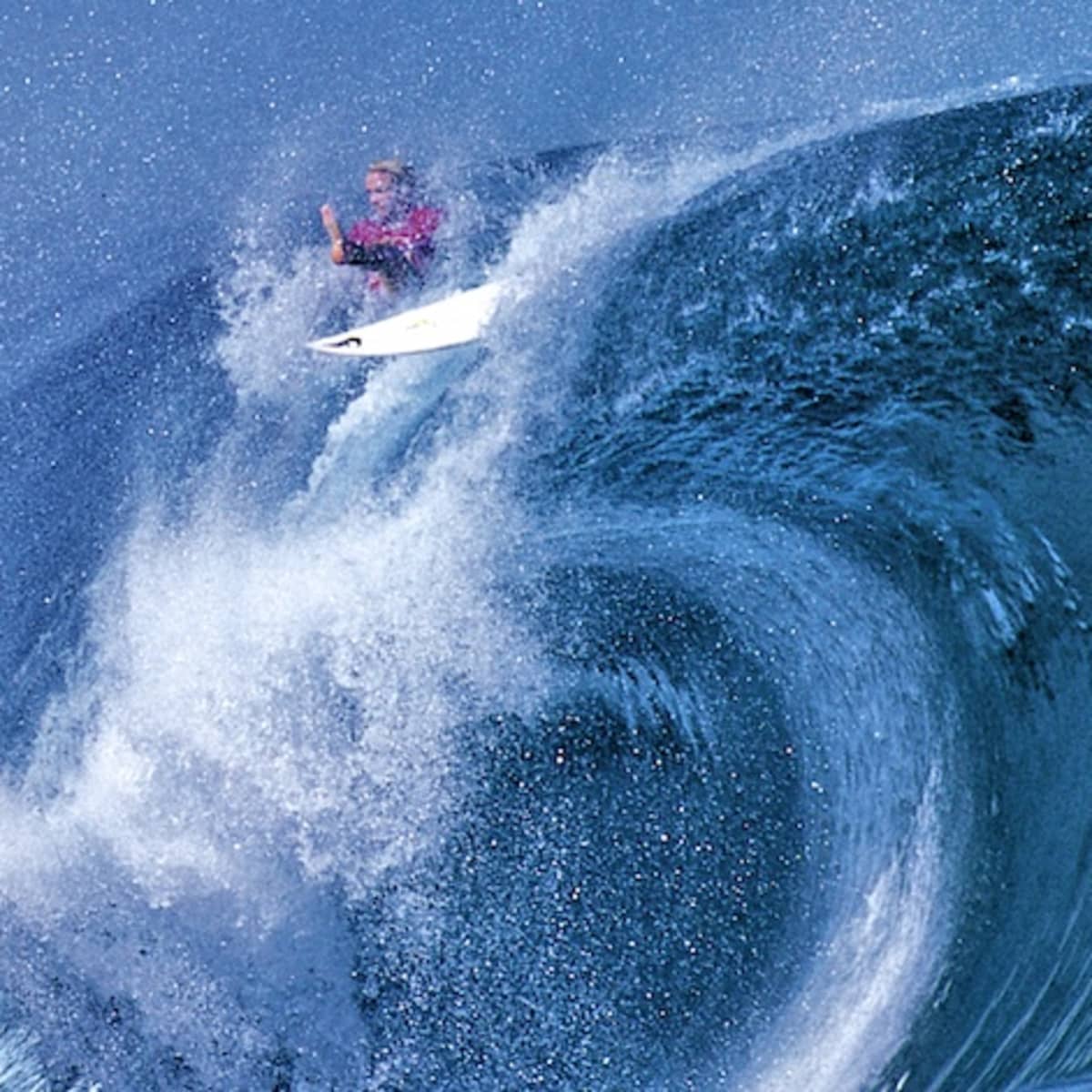 Surfing the Legendary Barrels of Tahiti in 360 Video - VRScout