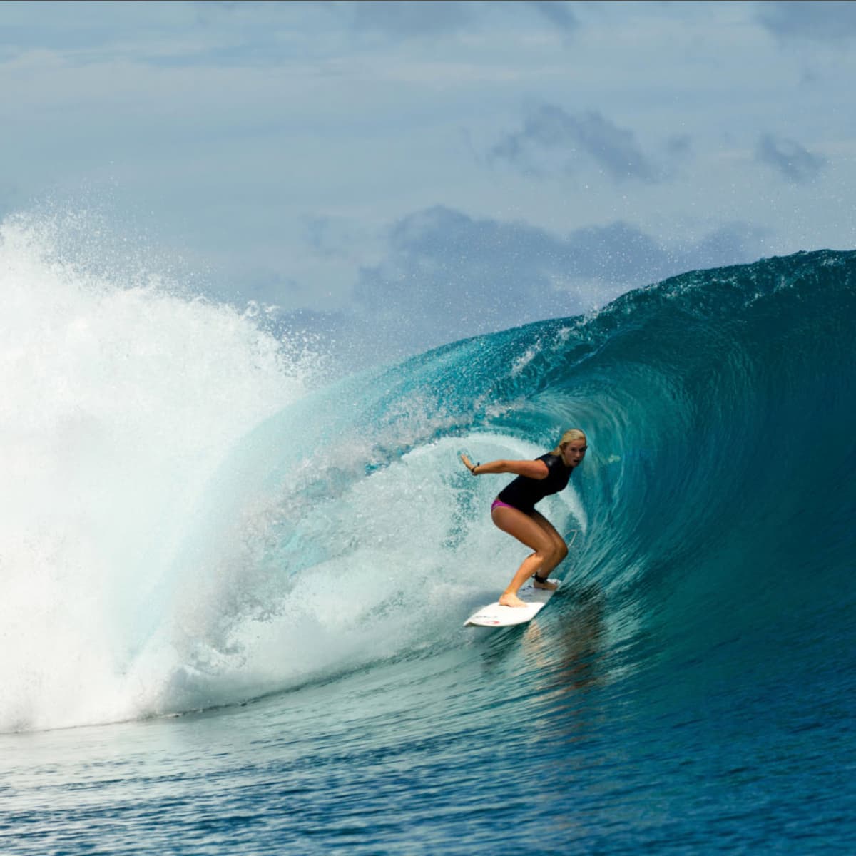 Soul Surfer Bethany Hamilton Re Signs with Rip Curl International