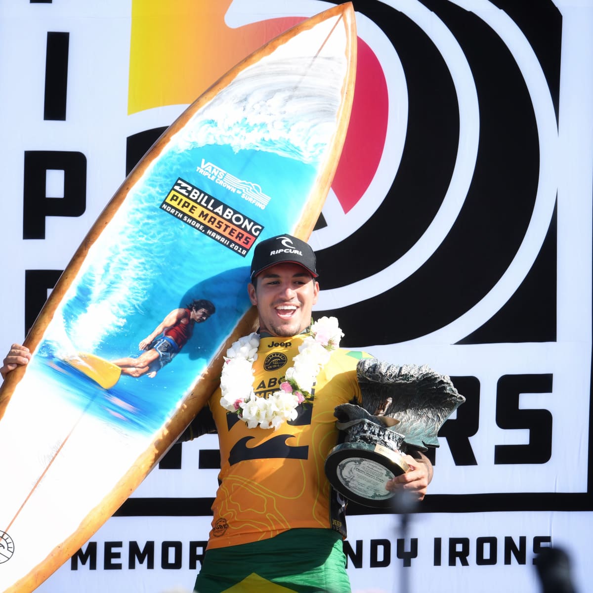 Gabriel Medina Wins 2018 Pipemasters and World Title sitename