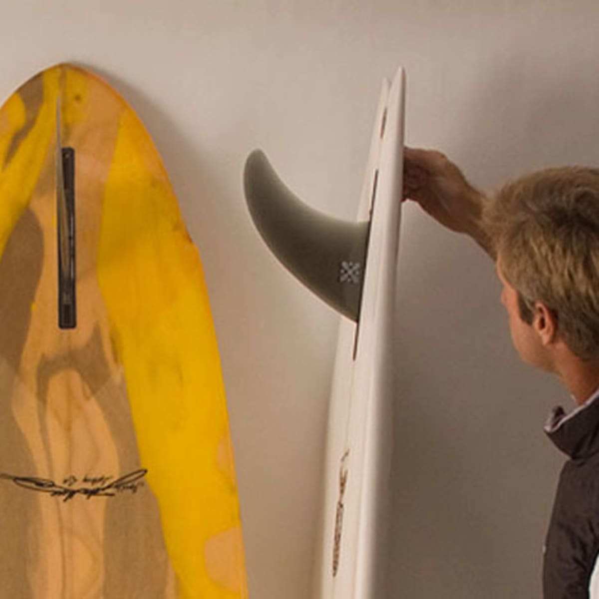 Modern single clearance fin surfing