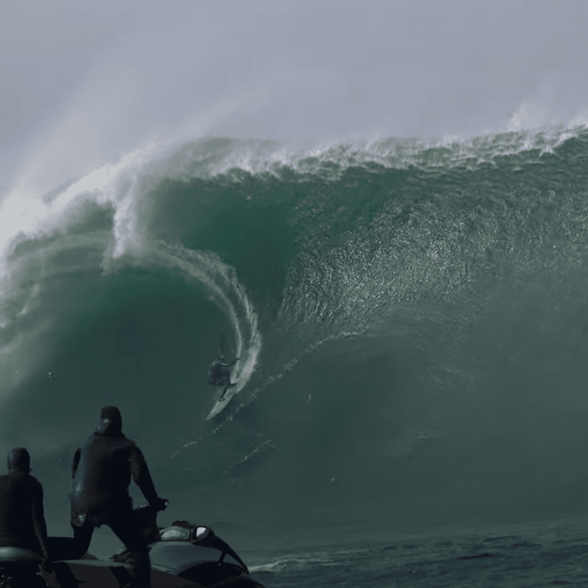 Video Big Wave Surfers Paddle Into Massive Bombs at Mullaghmore