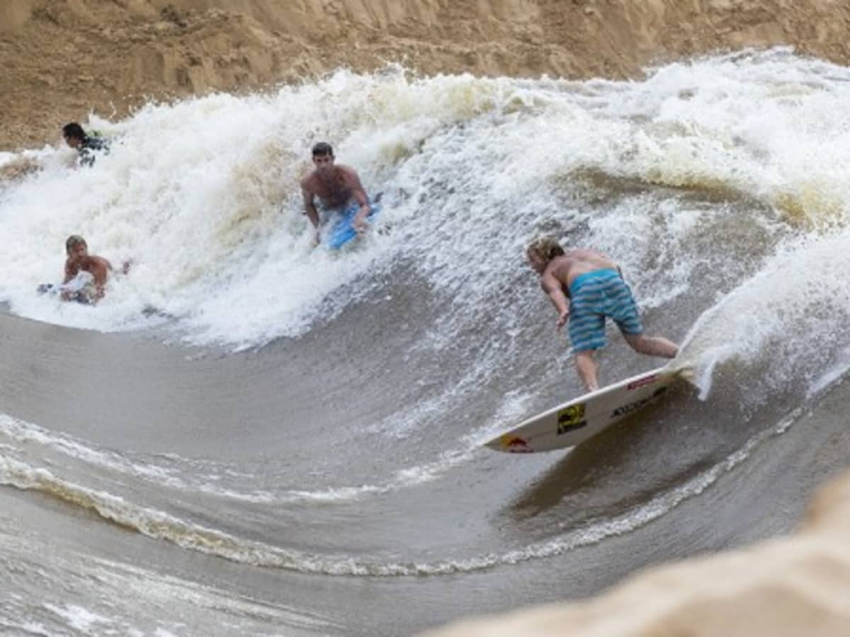Waimea outlet river surfing