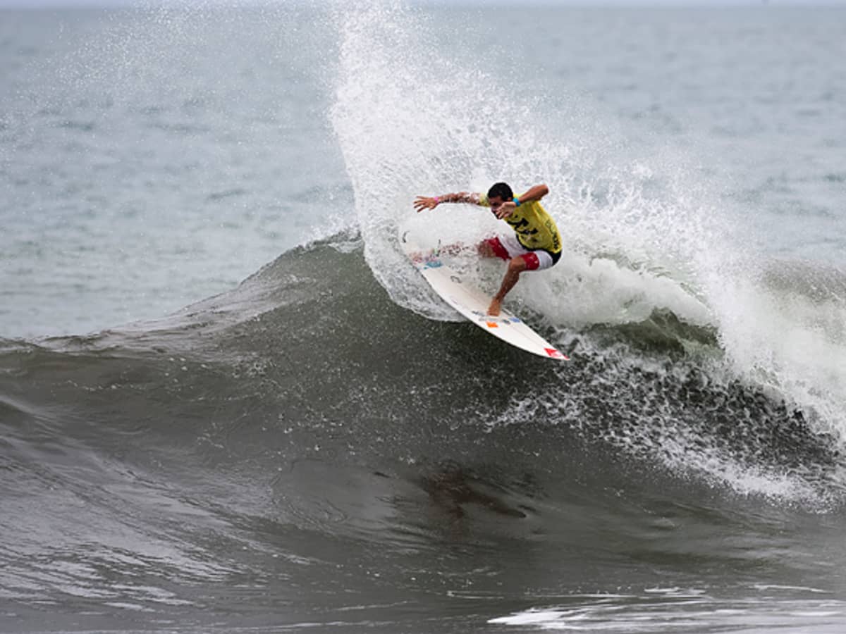 Ebb and flow surf outlet