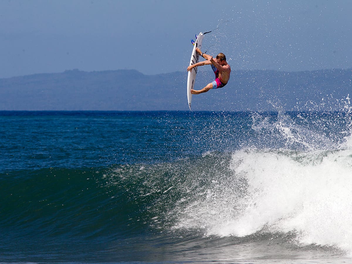 Backside air surfing top