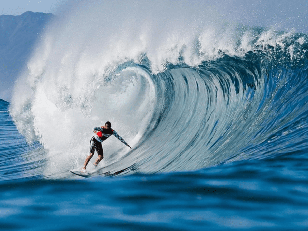 Pipemaster surfing top
