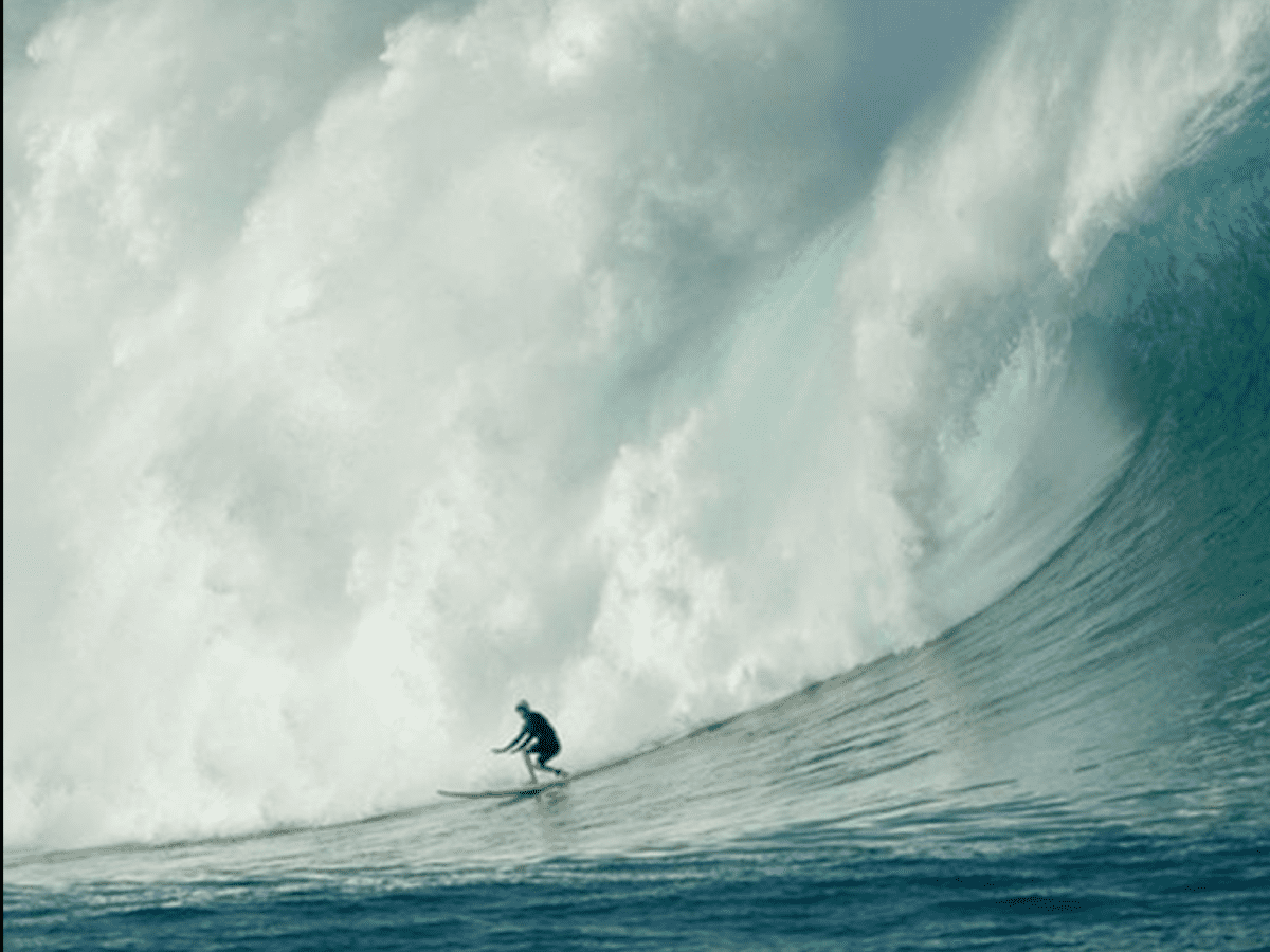Record big outlet wave surfing