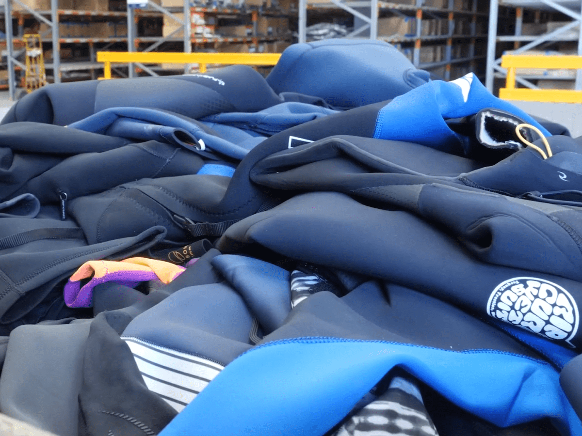 Second store hand wetsuits