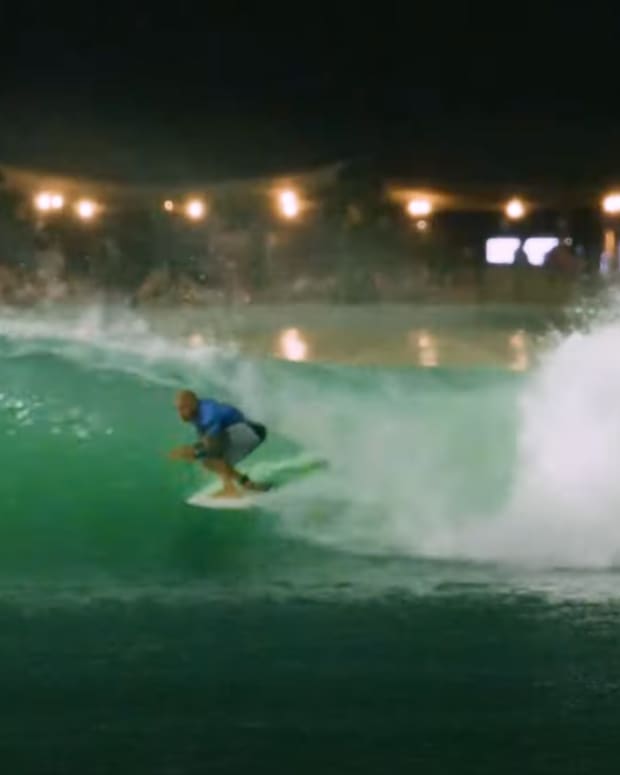 VIDEO: 44-Year-Old Kelly Slater Threw 2 Huge 360ºs @ Trestles, CA