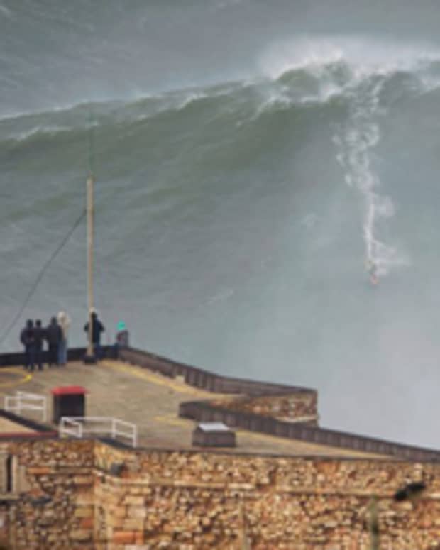 Garrett mcnamara deals 100 foot wave