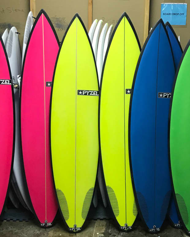 Best airlines for deals surfboards