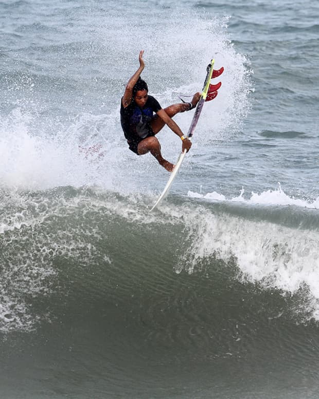 Aulta surf watch store