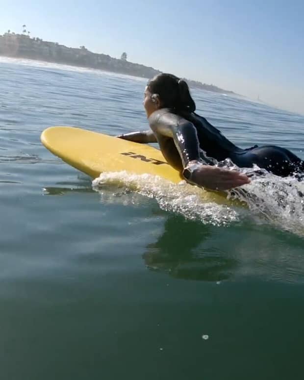 How to Surf The Ultimate Beginner s Guide with Step by Step