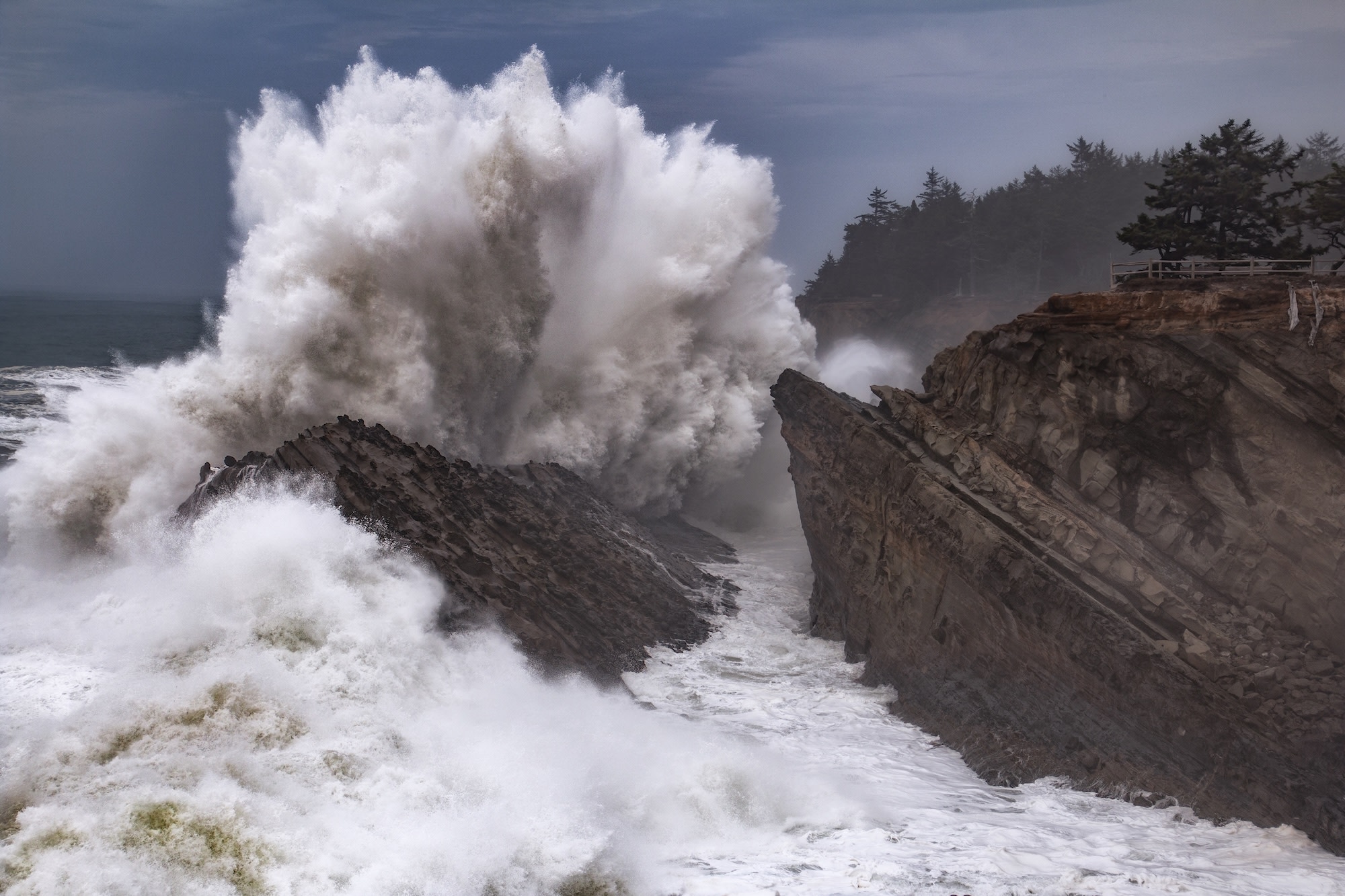 King Tides, 30-Foot Swells Hit Oregon Coast (Video) - Surfer