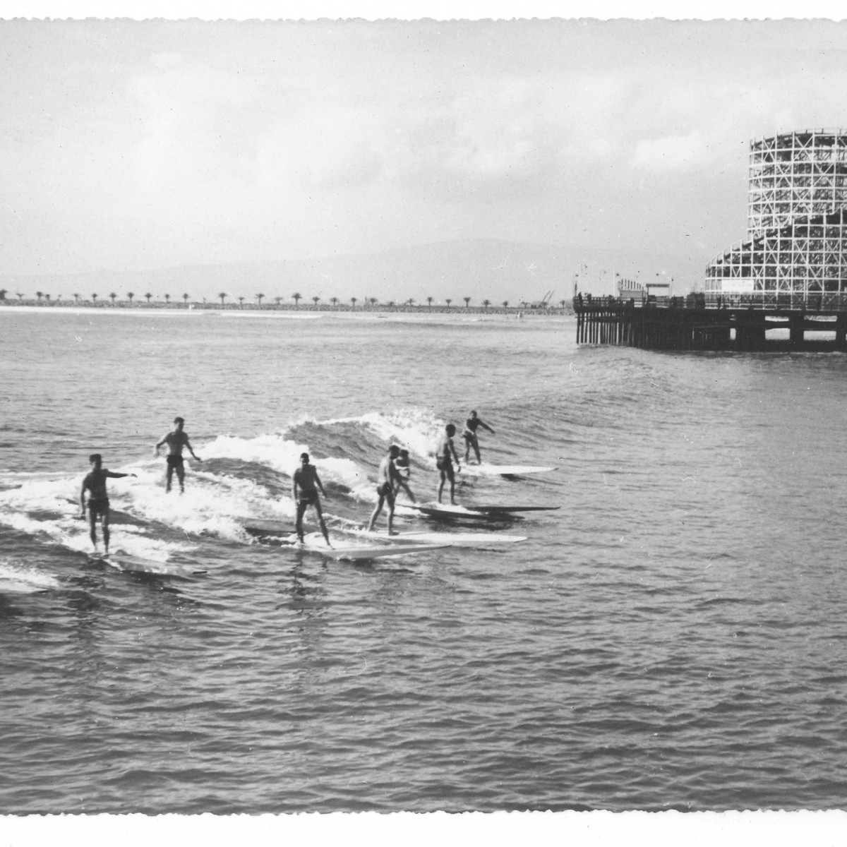 絵画 From Long Beach between-the-piers-december-11-