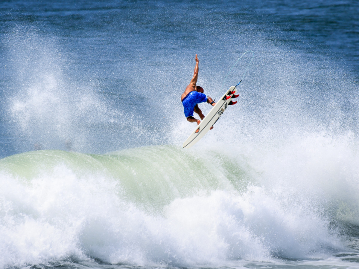 Kelly Slater Goes To Japan, Rides Weird Board - Surfer