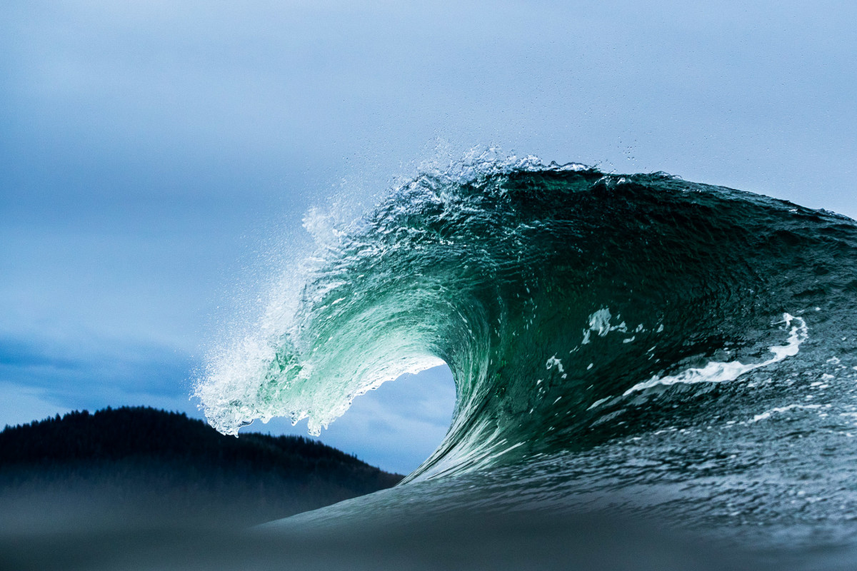 Mind Surf Material: Mesmerizing Photos of Perfect, Empty Waves