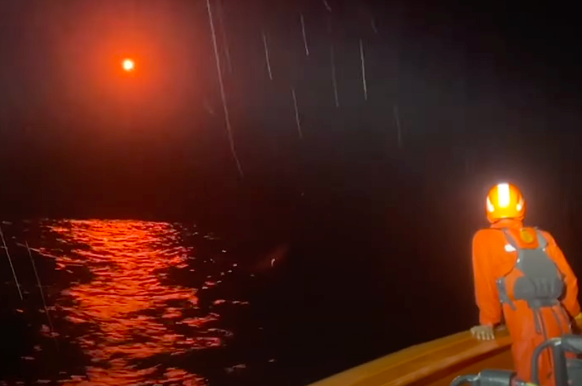 Boat Capsizes Mentawai Islands: 10 Missing (Video) - News Directory 3