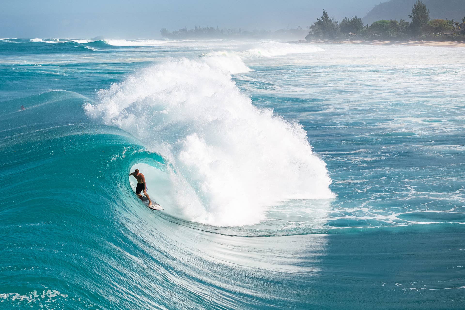Moments de brillance, au milieu du chaos, à Pipeline (Galerie de photos)