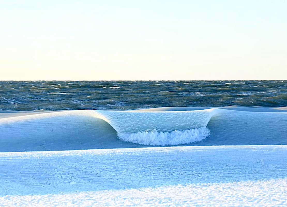 Bomb Cyclone Creates Rare Slushie Waves in New York (Video)