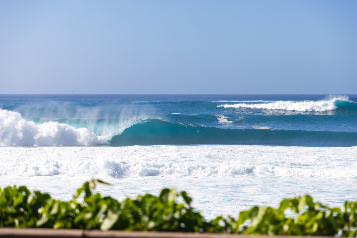 Watch Live: Groomed, Picture-Perfect Pipeline Greets Challenger Series