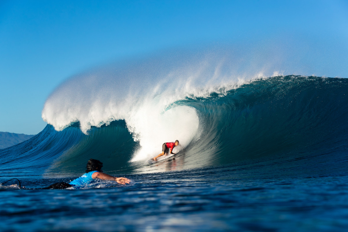 Gallery: Current, Former Championship Tour Surfers Emerge at Pipeline Challenger