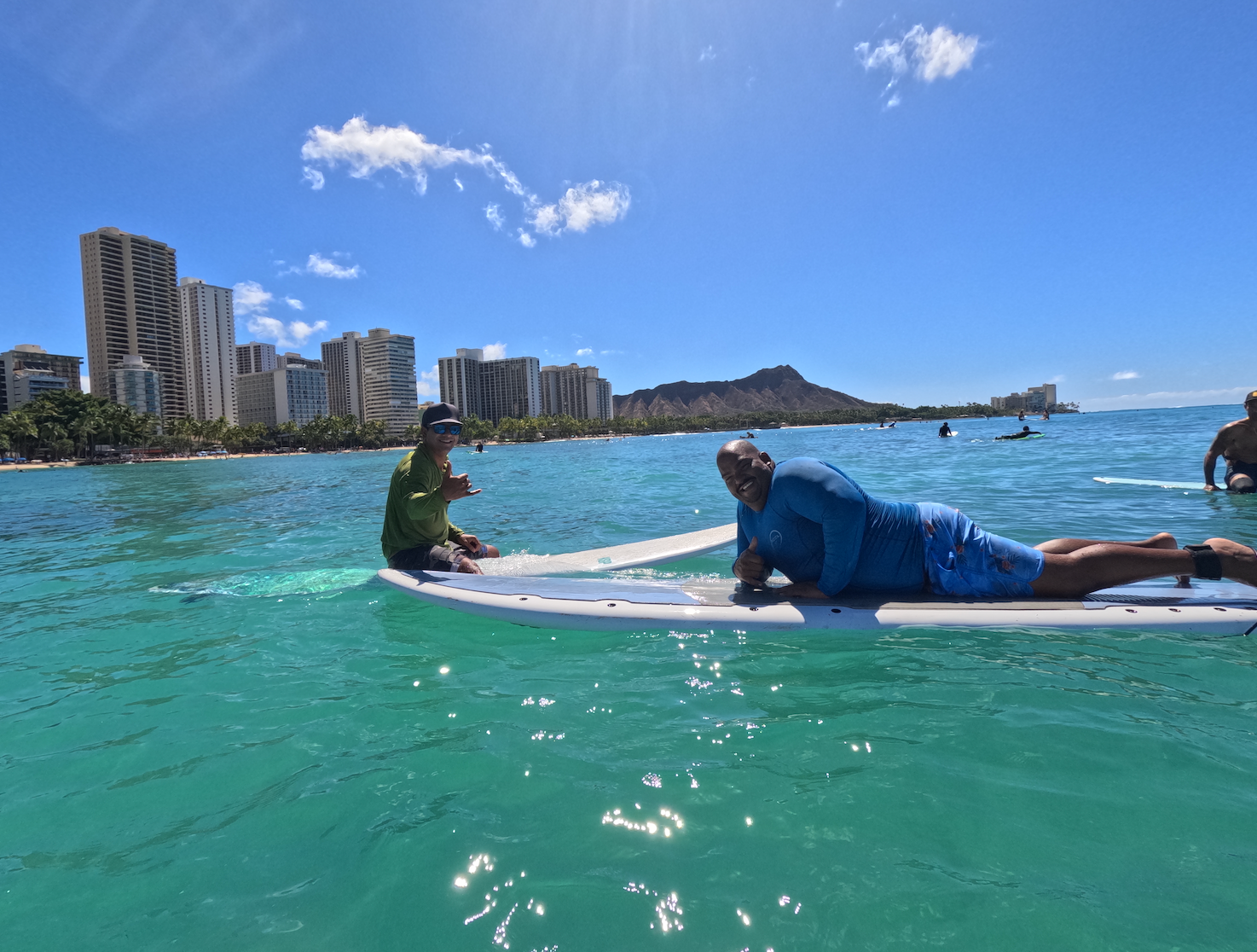Ce projet viral à Hawaii offre le cadeau du surf… gratuitement
