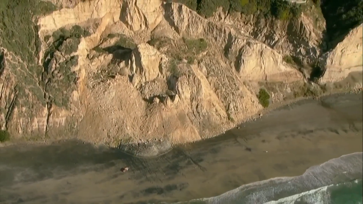 Major Bluff Failure at Black's Beach Prompts Trail Closure Surfer