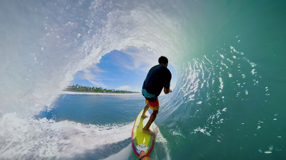 360 view SURFING in PERFECT WAVE