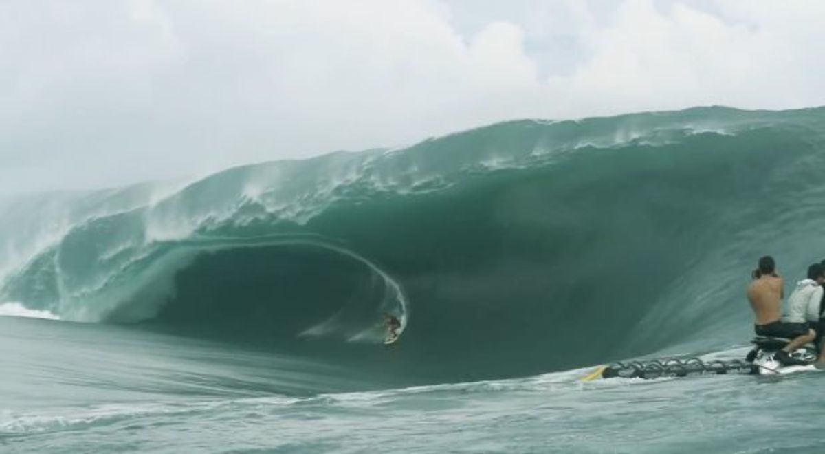 Bruce Irons // Teahupo'o, Tahiti // 4:35 - Surfer