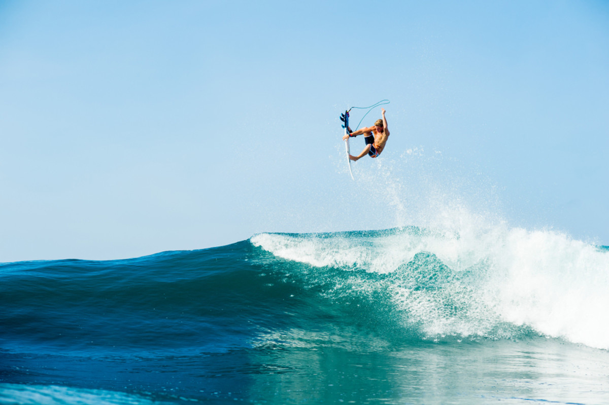 Bali in between surfer