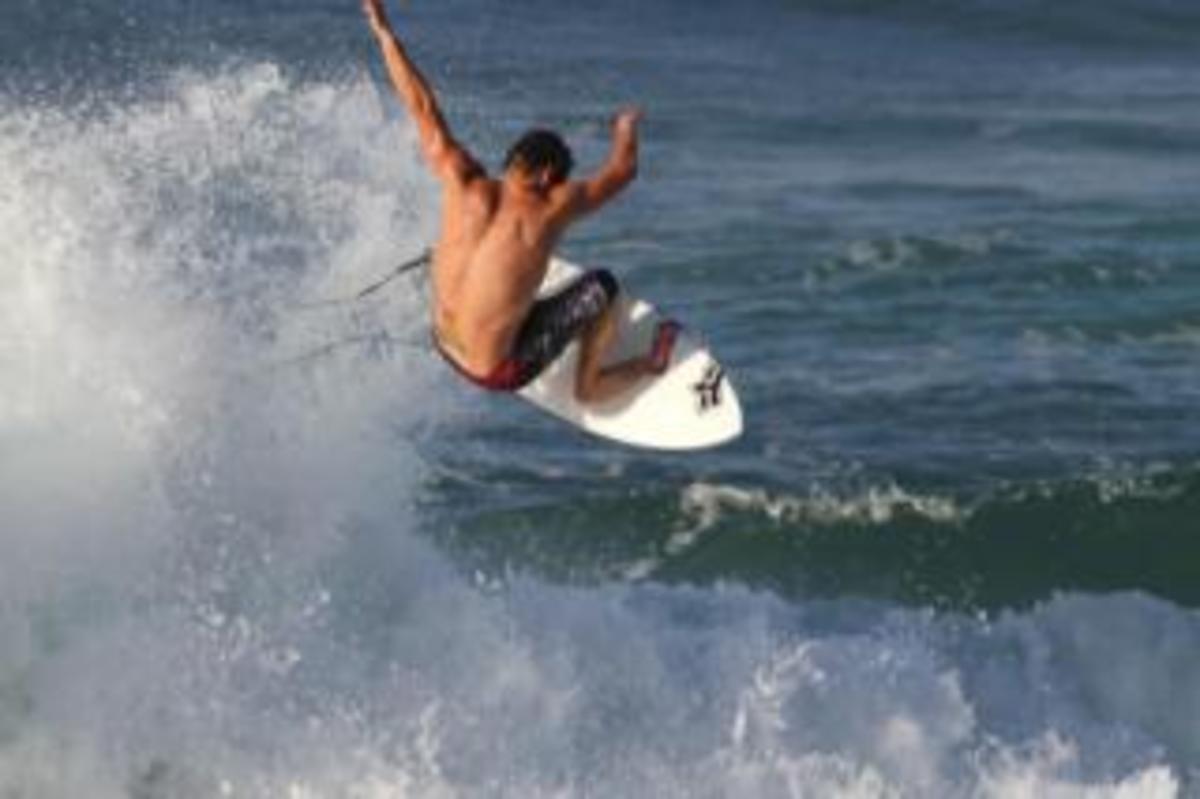 Damien Hobgood Joins Fox Surfer