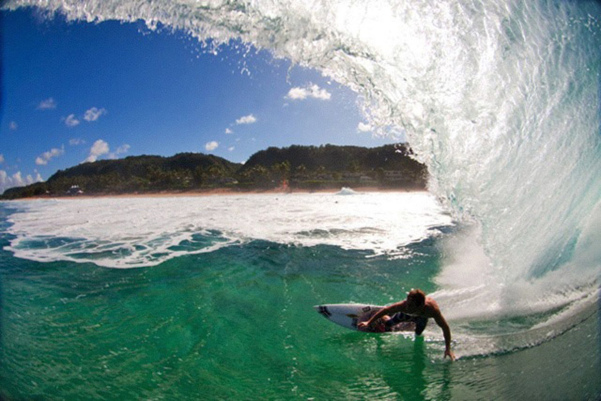 https://www.surfer.com/.image/t_share/MTk2Mjc3NTQ0NjgxMjg0OTEy/surviving-the-north-shore.jpg