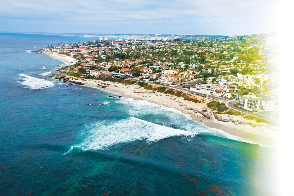 california-surf-town-la-jolla-surfer