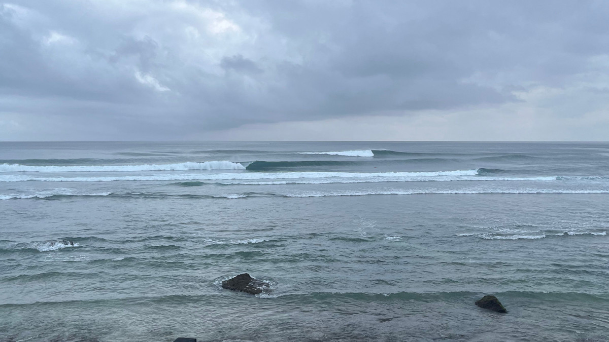 Not the ideal waves for DD2? Or, maybe they are? Day 1's testing conditions at the Uluwatu Surf Villas